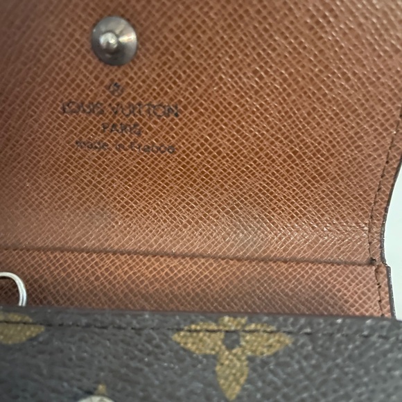 LOUIS VUITTON 6 key holder - Picture 3 of 5